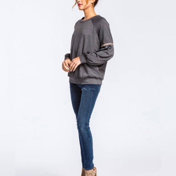Laced Sleeves Sweatshirt - Picture 4 of 7